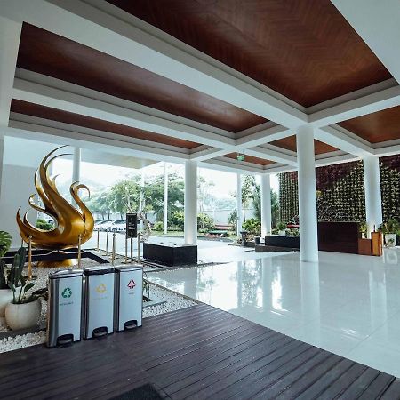 Rayz Umm Hotel Malang Exterior foto