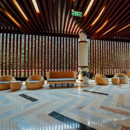 Rayz Umm Hotel Malang Exterior foto